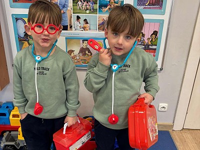 Grafika Gr. II Zabawy w kąciku lekarskim