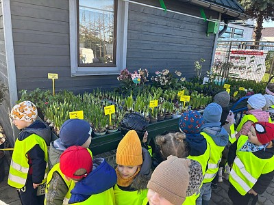 Grafika Gr. II Wycieczka do centrum ogrodniczego